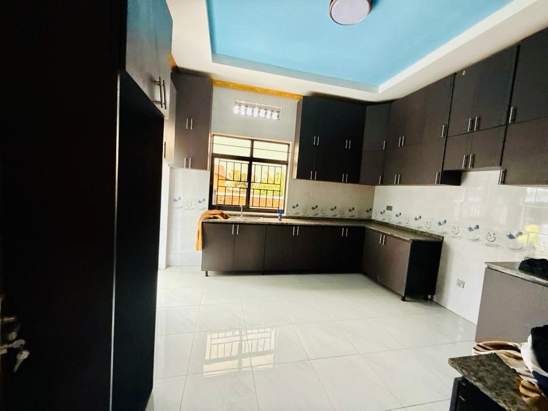 kanombe elegant house for sale thumbnail 5