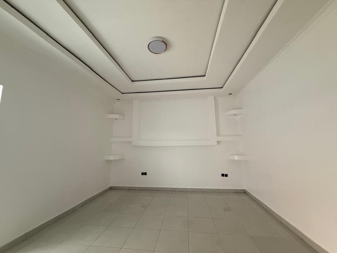 Spacious family residence for sale thumbnail 8