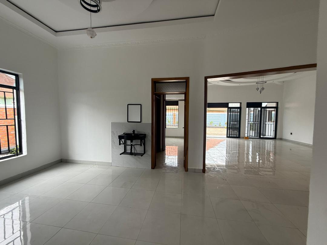 Spacious family residence for sale thumbnail 6