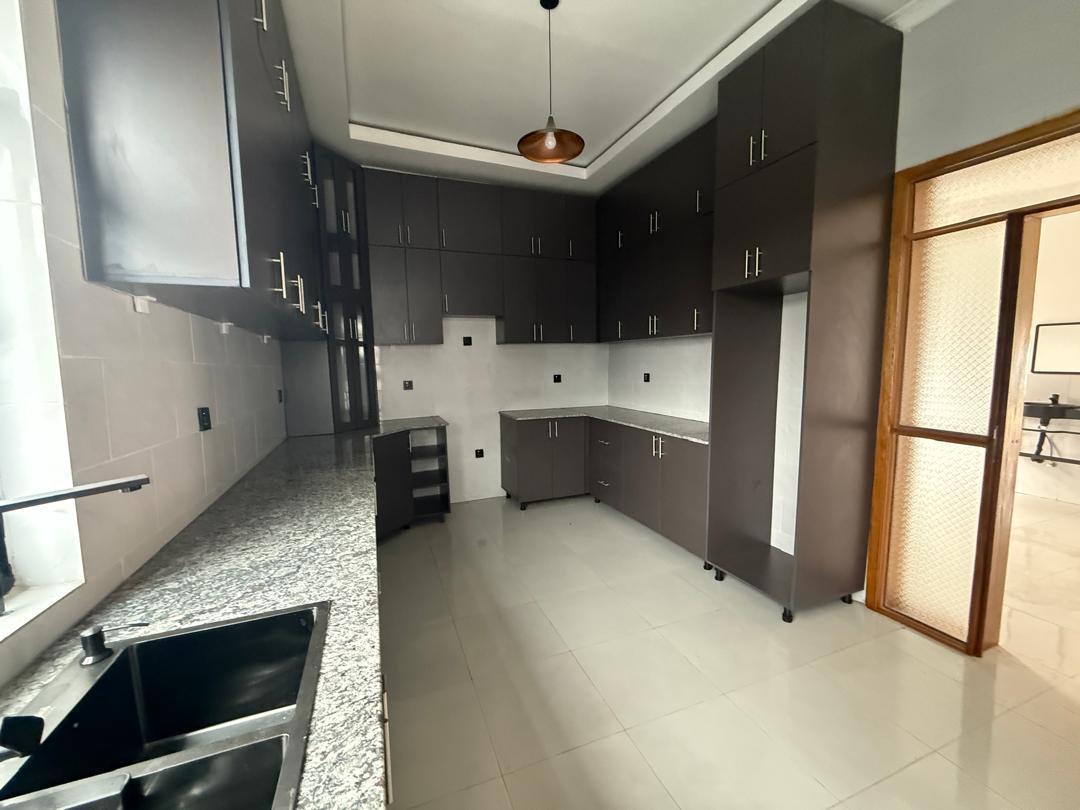 Spacious family residence for sale thumbnail 4